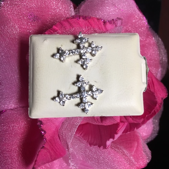 .925 cz sterling silver earrings. - Picture 2 of 2